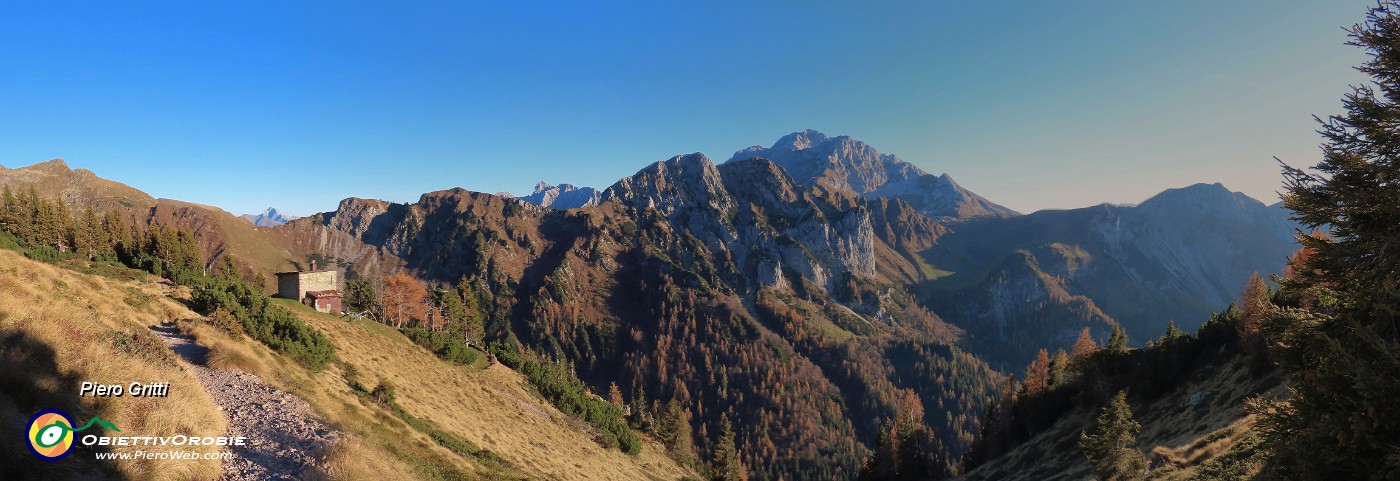 61 Vista panoramica dal Roccolo del Tino all'Arera....JPG